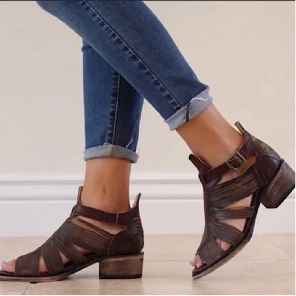 Freebird by Steven | Women’s Brown Leather Strappy Open Toe Arrow Sandals Size 7